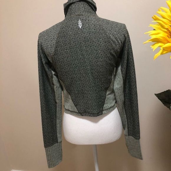 NWT Free People Movement crop top size XS - Picture 5 of 8